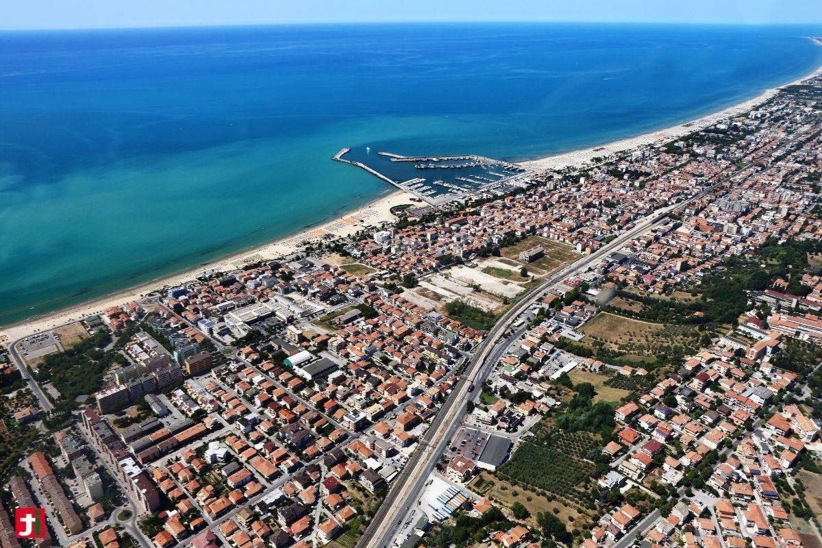 Panorama di Giulianova con vista sul mare e il centro storico